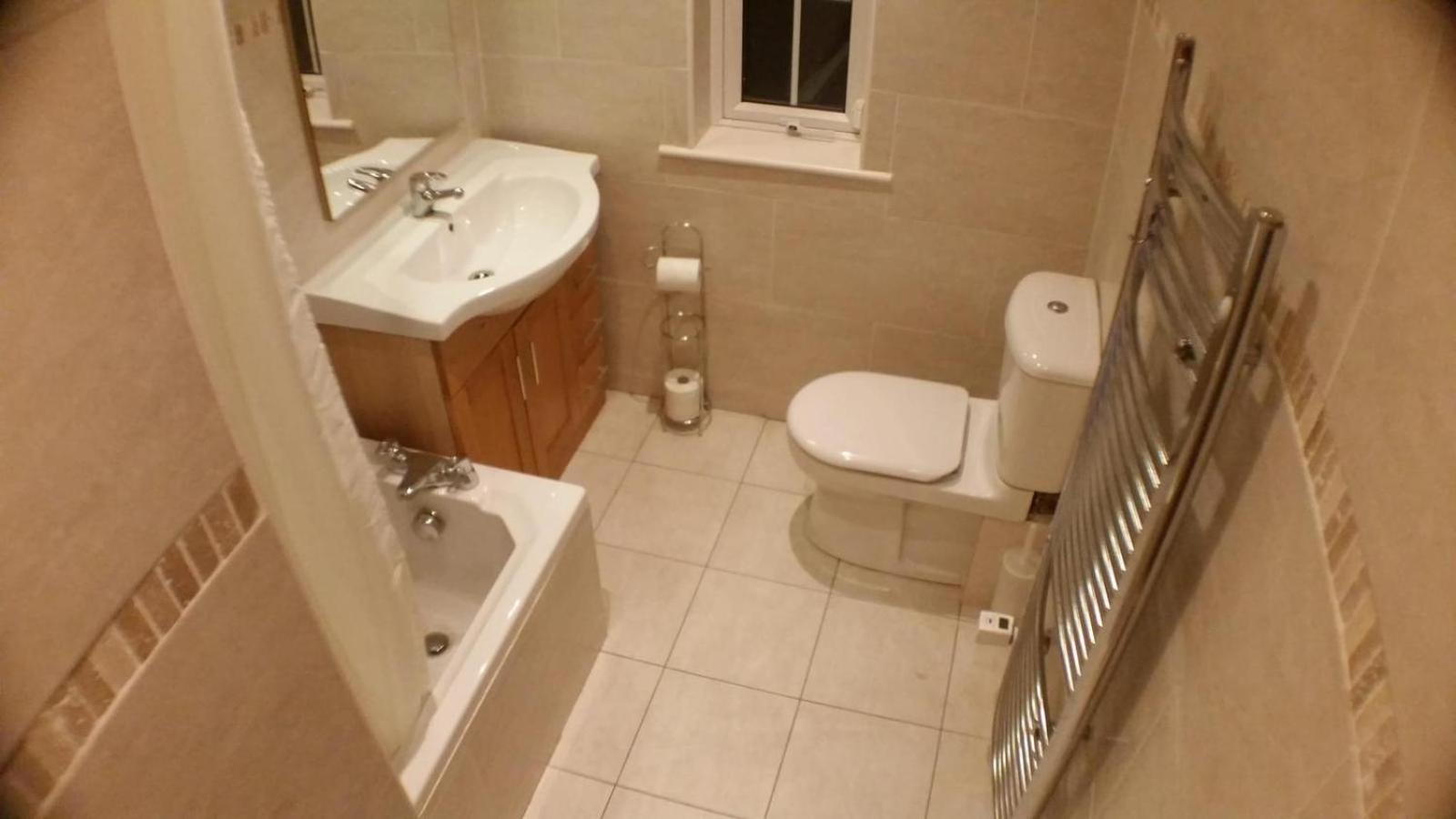 Dorm Room 5-6 People Shared Bathroom Outside Room Dublin Exterior photo
